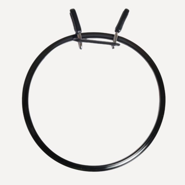Nurge spring tension embroidery hoop with plastic outer ring and metal inner frame, available in sizes 5.8–19.5 cm in random colors.
