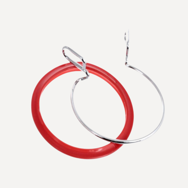 Nurge spring tension embroidery hoop with plastic outer ring and metal inner frame, available in sizes 5.8–19.5 cm in random colors.