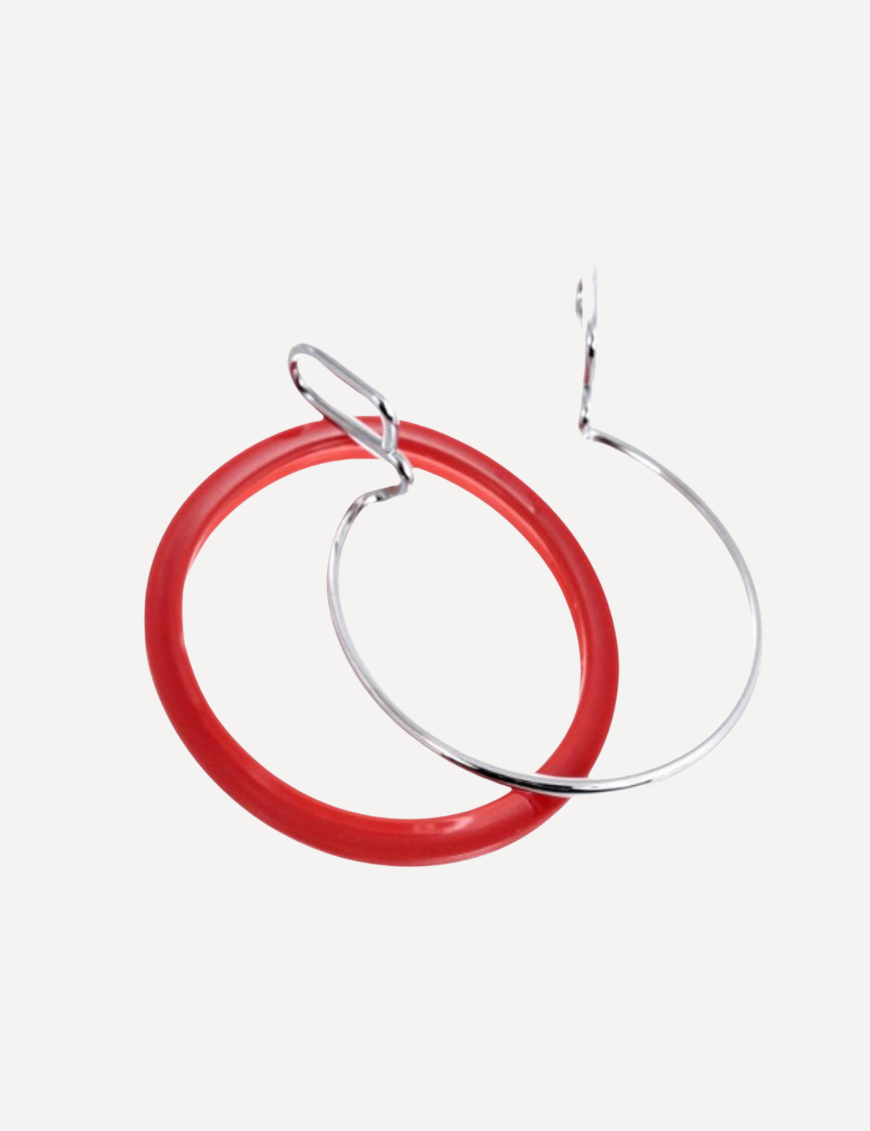 Nurge spring tension embroidery hoop with plastic outer ring and metal inner frame, available in sizes 5.8–19.5 cm in random colors.